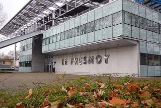 A contemporary builing with the inscription ‘LE FRESNOY